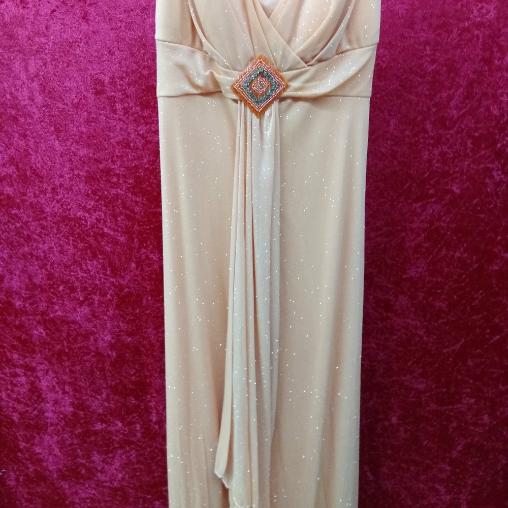 Dresses - Picture 2 of 4